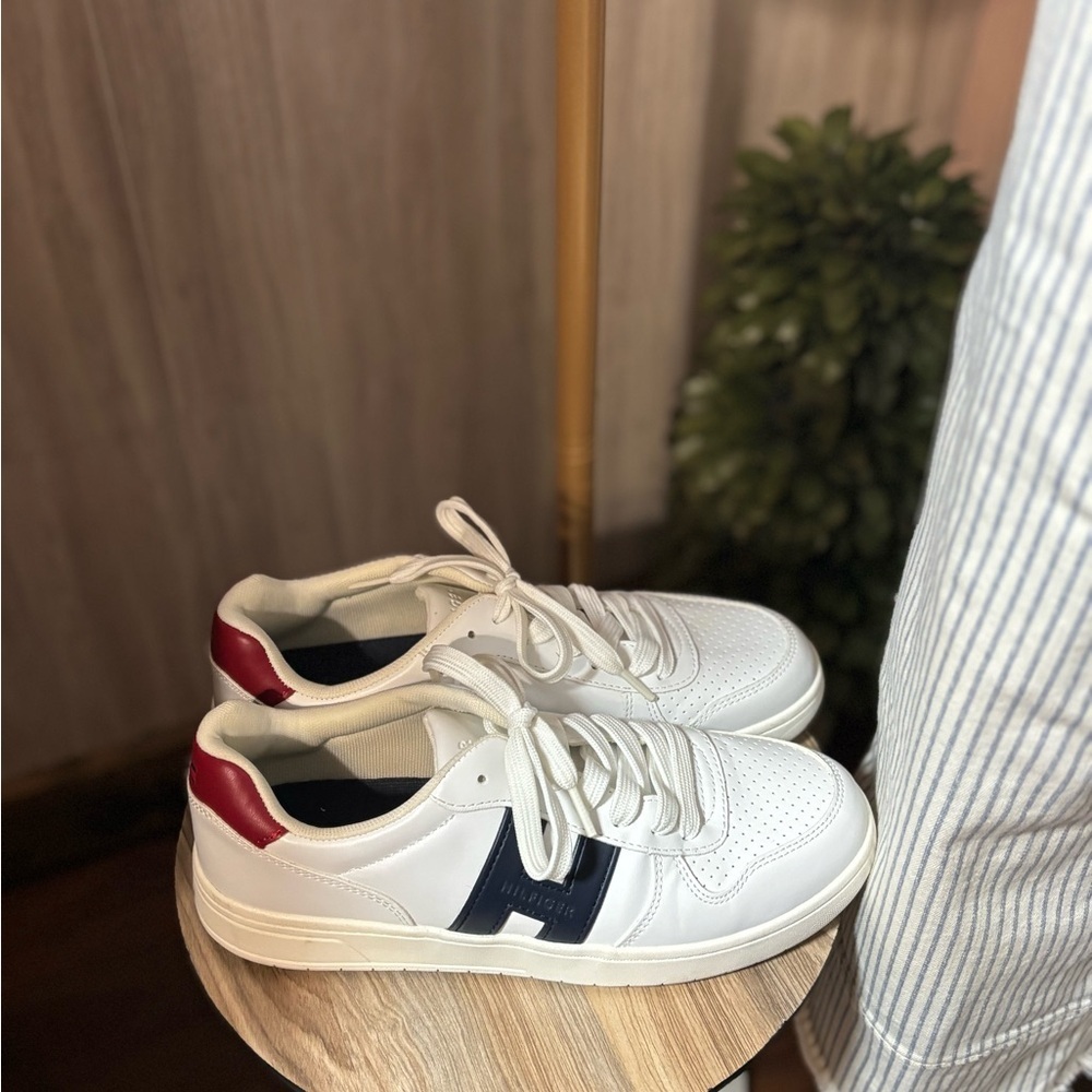 Tommy Hilfiger Classic Venus White Sneakers with Navy and Red Details Retro